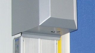 Die Steuerung MCC Vector Control kann Platz sparend unterhalb des Antriebes angebracht werden. (Archiv: Vogel Business Media)