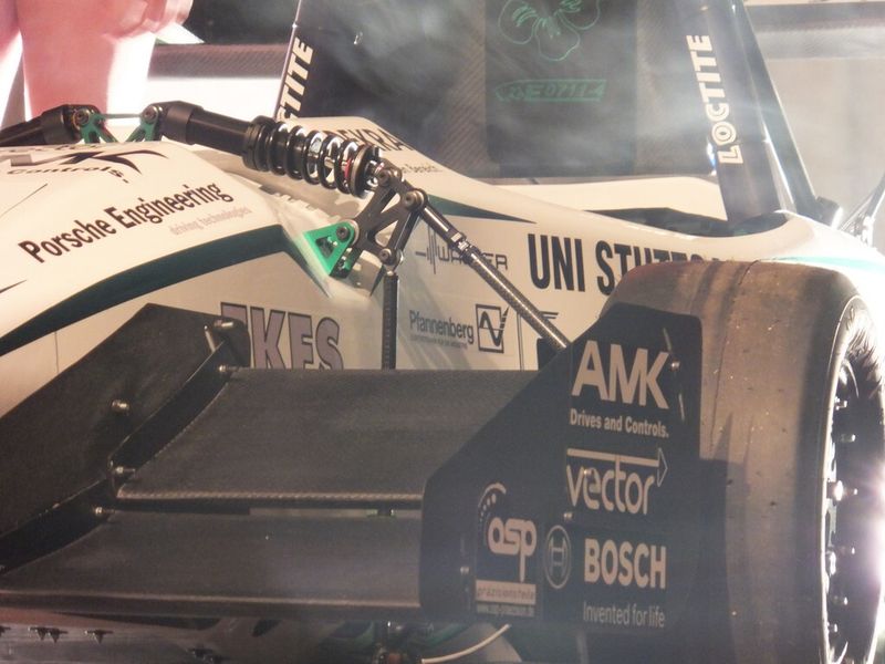 Das Green-Team schickt bei der Formula Student 2013 Pfannenberg-Filtert ins Rennen. (Bild: Pfannenberg)