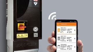 Über eine App und einen Schaltschrank werden Efaflex-Tore IoT-fähig. (Efaflex)