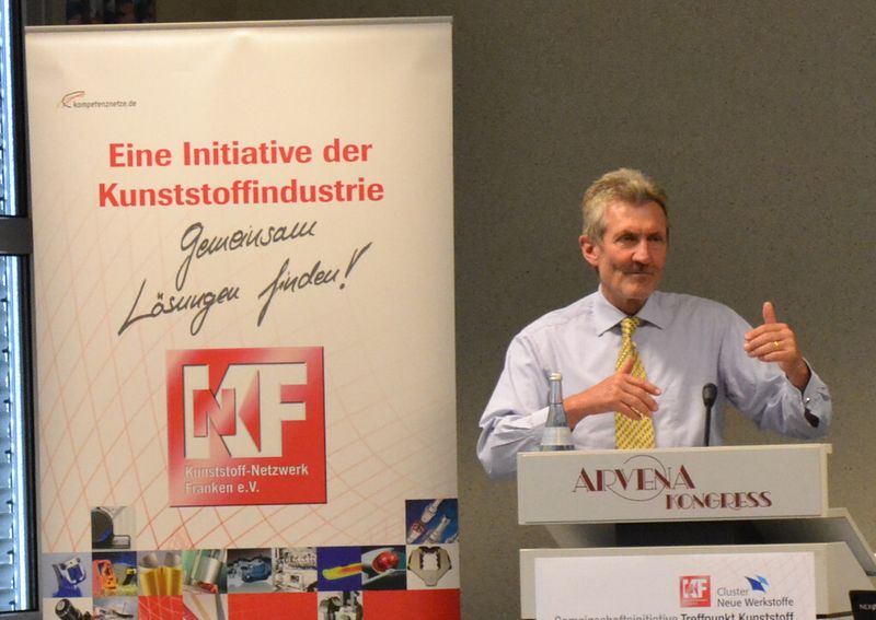 Prof. Dr. Rudolf Stauber vom Fraunhofer IWKS und Cluster Sprecher des CNW, fasste zusammen, dass Compounds und Composites heute einen wichtigen Schrittmacherdienst für den Leichtbau leisten. (Bild: KNF)
