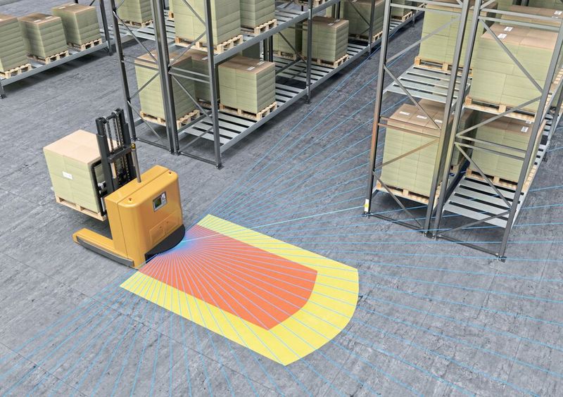 Mit dem Sicherheits-Laserscanner RSL 400 mit Messwertausgabe will Leuze neue Maßstäbe für die zuverlässige Navigation von fahrerlosen Transportfahrzeugen (FTF) setzen. (Bild: Leuze)
