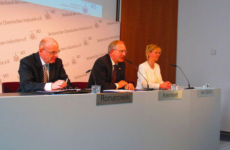 Dr. Gerd Romanowski, Dr. Andreas Kreimeyer und Monika von Zedlitz (v.l.) stellten sich auf dem Podium den Fragen der Journalisten. (Bild: Ernhofer)