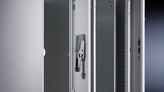 Die neue Trennschalterhaube erleichtert dem Anwender die Montage mit vielen konstruktiven Neuerungen. (Bild: Rittal)