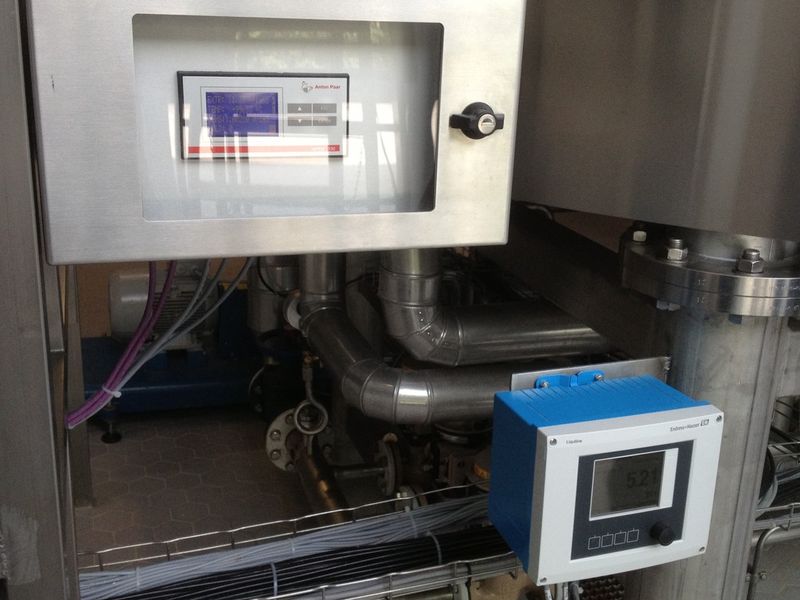 Messgeräte von Anton Paar sowie Endress+Hauser (Bild: PROCESS)