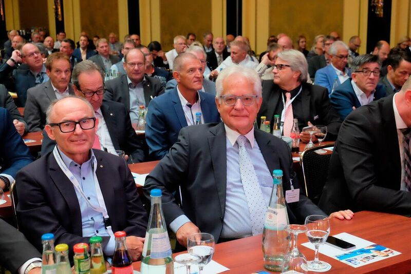Schwaben-Power: Michael Ziegler (li.), ZDK-Vorstandsmitglied und Präsident Kfz-Gewerbe Baden-Württemberg, und sein Vorgänger Harry Brambach. (Zietz/»kfz-betrieb«)
