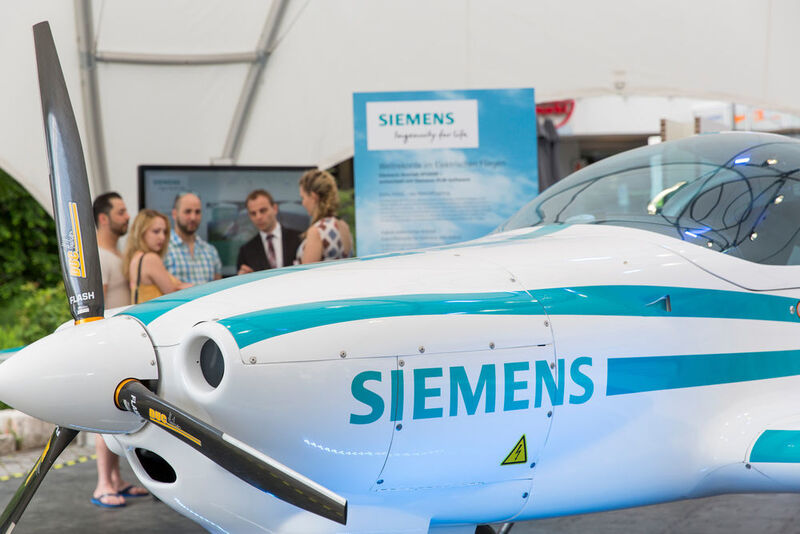 Bei der Ausstellung „Siemens-Stadt“ beim Bundeswettbewerb „Jugend forscht“ ist auch der Elektroflieger e-Fusion mit von der Partie. (Siemens)