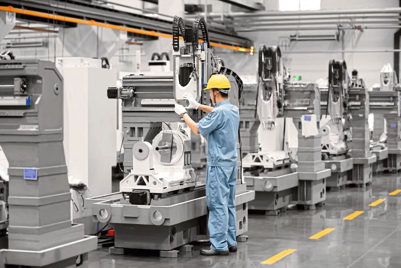 Gemäß den Anweisungen des Jingdiao-MES-Systems wird der derstandardisierte Montageprozess strikt durchgeführt. (Bild: Beijing Jingdiao Group Co., Ltd)