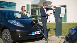  (Schneider Electric)