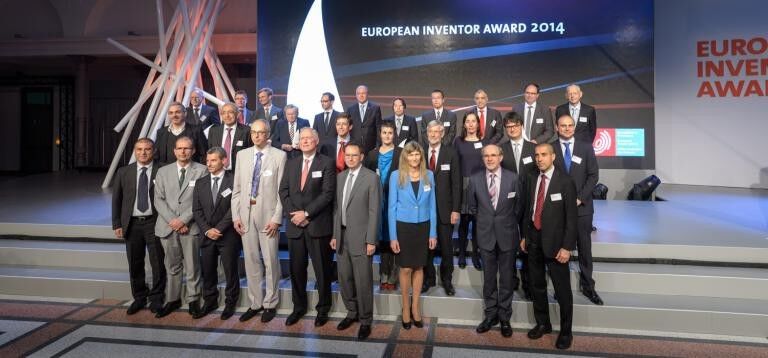 Gruppenbild der Gewinner und Finalisten (Europäisches Patentamt)