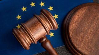 Die Ki-Regulierungen Auf Eu-Ebene Sind Nur Der Anfang – Es Ist Global Mit Weiteren Regulatorien Zu Rechnen. (© Serhii Yevdokymov – Via Canva.com)