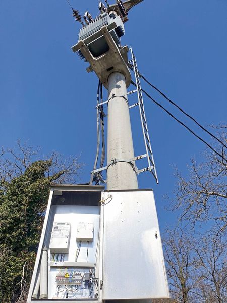 Transformatorenüberwachung: Im slowenischen Trafo-Flex-Projekt übertragen Industrie-Gateways kontinuierlich dezentrale Messdaten zur Zustandsüberwachung von Transformatoren im Mittel- und Niederspannungsnetz. (Bild: IoTmaxx)