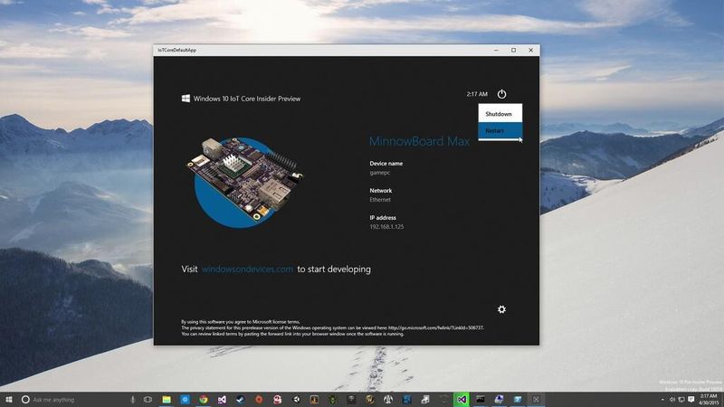 Anfänglich war Windows 10 IoT Core nur in einer Preview-Version für Entwickler verfügbar, eine vollwertige Version steht seit Herbst/Winter 2015 zur Verfügung. (Steve T-S/Twitter)