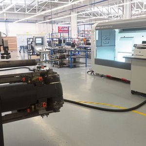 Zusätzlich zu den beiden Rohrbiegemaschinen lieferte Schwarze-Robitec eine photometrische Messzelle, mit der die Rohrgeometrien, Längen zwischen den Bogen, Biegewinkel und weitere wichtige Parameter bestimmt werden können.(Bild:  TDM Aerospace)