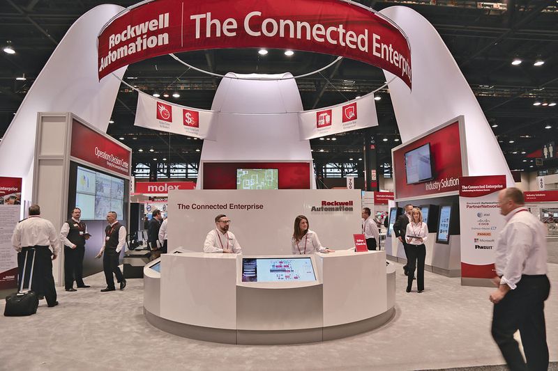 Früh am Morgen, kurz bevor die Messehalle für die Besucher geöffnet wurde, einer der Rockwell-Automation-Stände. (Bild: M.Böhm)