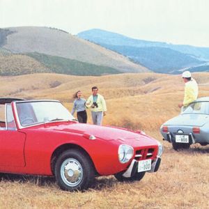 1977 wurde der Hybrid-Prototyp Toyota Sports 800 mit Gasturbinen- und E-Antrieb vorgestellt.(Bild:  Toyota)