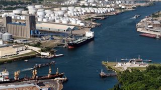 Wave Energy Partners is going to build an Ethylene-to-Alkylate Production facility near the Houston Ship Channel. (Public Domain)