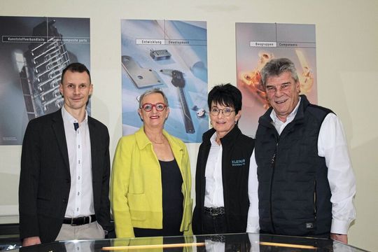 Die Kleiner Gruppe übernimmt Psm Protech. Das Bild zeigt von links: Rico Kleiner – Geschäftsführender Gesellschafter Kleiner Group, Irene Wagner – Geschäftsführerin Psm Protech, Jutta Kleiner – Kleiner, Thomas Kleiner – Geschäftsführender Gesellschafter Kleiner Group.(Bild:  psm protech)