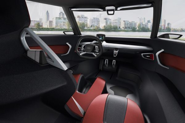 Im Audi urban concept sitzen die beiden Insassen leicht versetzt hintereinander (Archiv: Vogel Business Media)