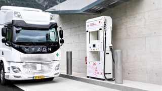 Eine Wasserstoff-Tankstelle: 2022 sind weltweit 130 H₂-Tankstellen in Betrieb gegangen, davon 73 in Asien und 11 in Nordamerika. In Europa wurden 45 Tankstellen eröffnet – so viele wie noch nie zuvor. (Bild: Linde)