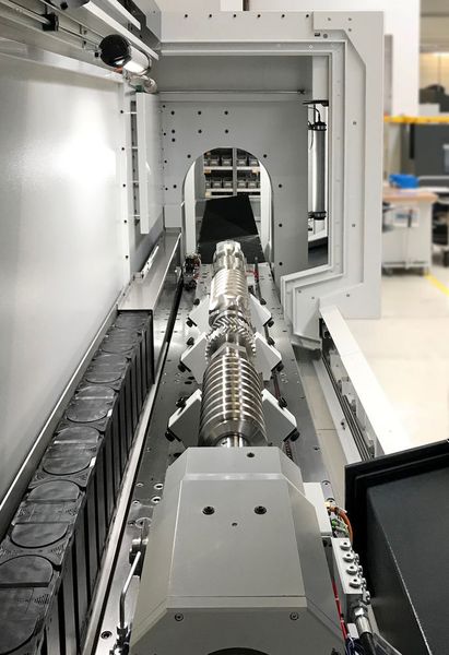 Die Multigrind CB XL lässt sich als Hightech-Schleifmaschine oder als autarke Produktionseinheit im mannlosen Betrieb nutzen. (Haas Schleifmaschinen GmbH)