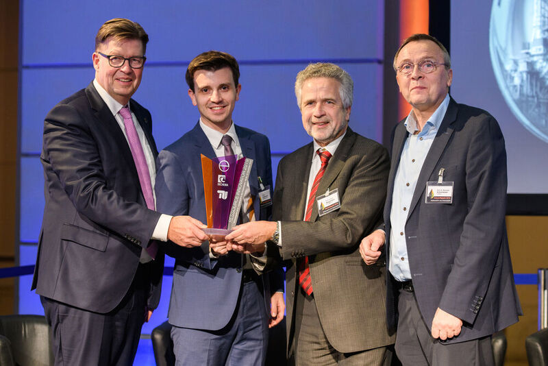 Auf dem Rohstoffgipfel 2019 wurde der Start-up-Preis “Resource Innovator” an das junge Unternehmen Ineratec aus Karlsruhe vergeben.  (Covestro)