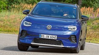 Nach dem Skoda Enyaq darf sich jetzt auch der ID 4 öffentlich zeigen. (Bild: VW)