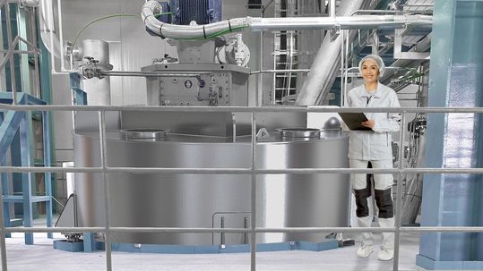 Der Gyraton Silomischer GM von Amixon mischt Tee und Gewürze in Großchargen bis 100 m³ – mit bewusst niedriger Drehzahl für maximalen Strukturerhalt.(Bild:  amixon GmbH)