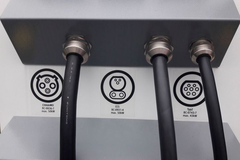 Ein Triple-Charger mit Chademo- und CCS-Anschluss. (SP-X/hh)