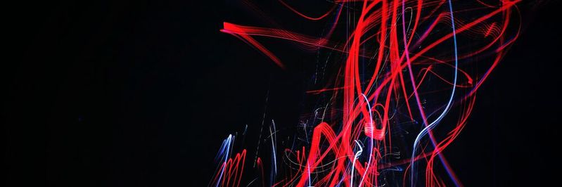 Digital Thread – Der rote Faden, der sich durch Datensätze zieht und Zusammenhänge herstellt. (Bild:  Hao Wang / Unsplash)