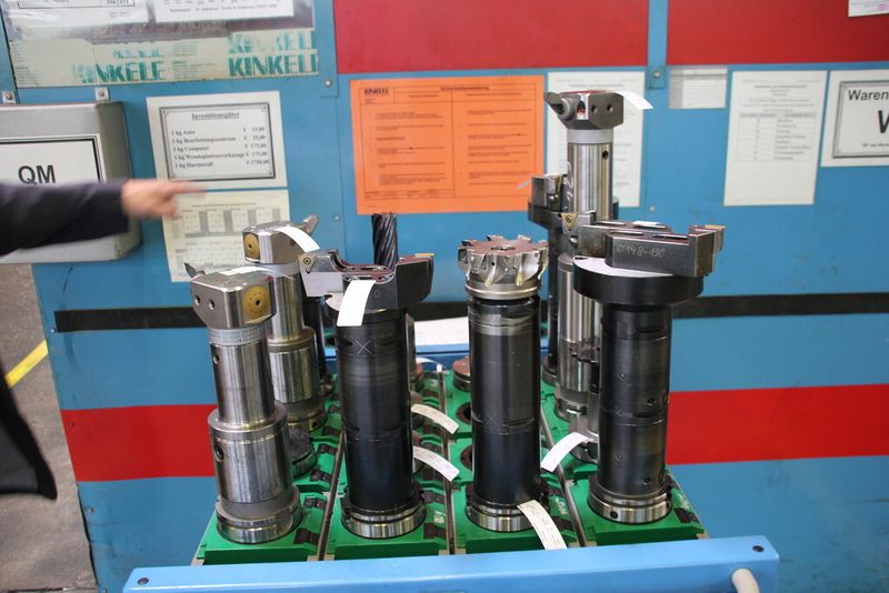 Die Werkzeugeinrichterei ist ein sehr teurer Bereich, in dem die Werkzeuge für die CNC-Maschinen vorbereitet werden. (Sonnenberg)