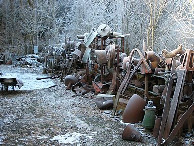 Was geschieht, wenn Blechprodukte verbraucht sind? Nutzwert null, Schrott und finito? Manchmal schon. Manchmal aber finden die Schrottteile auch einen Platz in der Kunst - wenn Mandir Karamol, Künstler aus dem thüringischen Remptendorf, sie verarbeitet. (Archiv: Vogel Business Media)