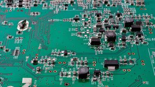 Europa will eine lokale, von den USA und China unabhängige Halbleiterentwicklung etablieren: In einer IPCEI-Allianz planen 17 EU-Staaten eine forcierte Förderung der lokalen Halbleiter-Industrie. Der Fokus soll auf der Finanzierung, der Entwicklung und der Produktion von Hardware in Europa liegen. (Bild: gemeinfrei)