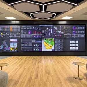 Die digitale Wand verschafft Überblick z. B. über Anlagenleistung und Emmissionen und vermittelt Zusammenhänge.(Bild:  Aveva)