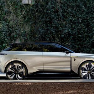 Front- und Heckpartie des Morphoz lassen sich um jeweils 20 Zentimeter verschieben.(Bild:  Renault)
