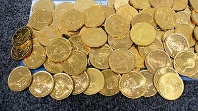 Angeblich keine Barmittel über 10.000 Euro hatte ein aus der Schweiz einreisendes Ehepaar dabei. Die Zöllner fanden anschließend 103 Krügerrand-Goldmünzen im Gesamtwert von 100.000 Euro.  (Archiv: Vogel Business Media)