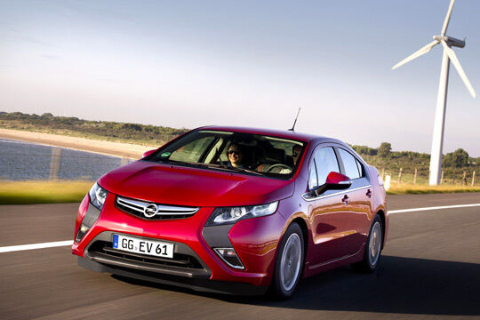 Deutschlandpremiere auf der IAA: Das E-Auto Opel Ampera soll Ende des Jahres an den Verkaufsstart rollen. (Oel)