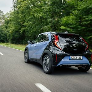 Mit dem neuen Aygo X Hybrid zielen die Japaner auf einen rekordverdächtig niedrigen Verbrauch(Bild:  Toyota)