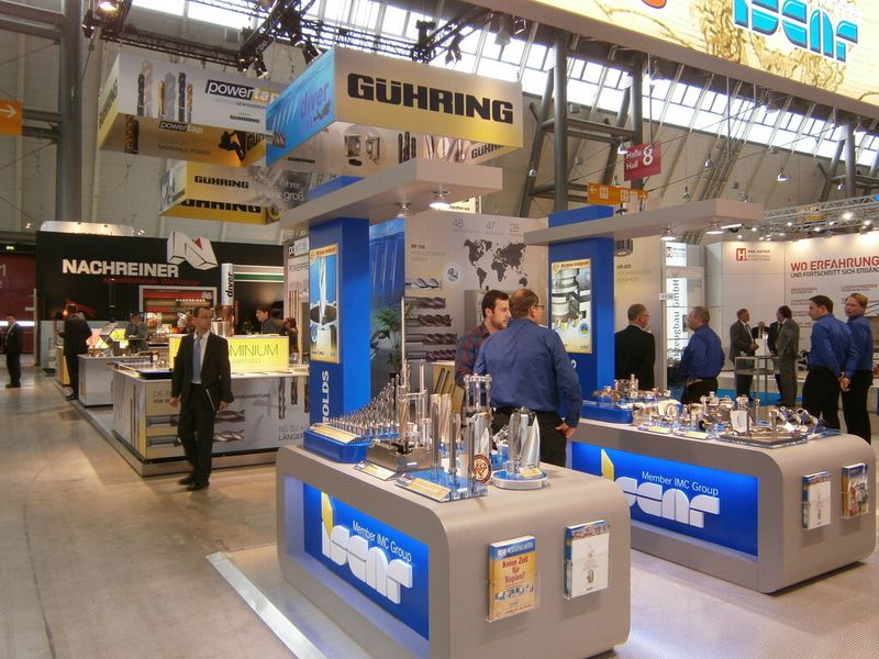 Und ab hier erleben Sie immer wieder, was es sonst noch so auf der Premiere der Moulding Expo zu erleben gab. Mit dabei sind ein Trabi, ein BMW i8, diverser Boliden der Formula Student, ein Rennsimulator, Bauteile, Werkzeugmaschinen und vieles Mehr...die Moulding Expo hat gemäß den Aussagen der Initiatoren ihr Versprechen erfüllt, der Branche eine neue, optimierte Präsentationsplattform zu bieten. (Bild: Königsreuther)