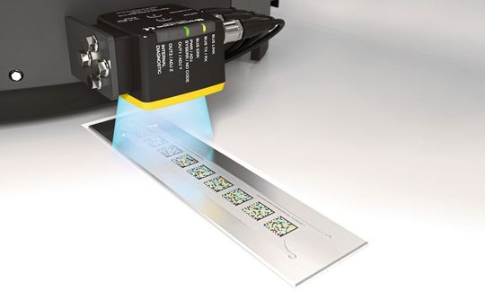 Geschlossene Schiene, als Versenkleiste ausgeführt, für Positionsdaten an einer definierten Station Geschlossene Schiene, als Versenkleiste ausgeführt, für Positionsdaten an einer definierten Station