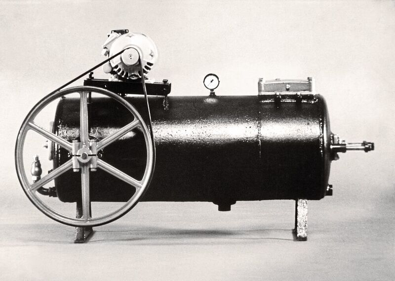 1945: Foss 1, the first piston pump for domestic water supply. (Grundfos)