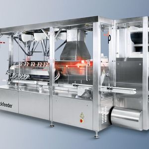 Die Flaschenaufsteller der Pickfeeder-Serie kombinieren das Transportsystem XTS mit bis zu vier Delta-Robotern.(Bild:  © Packfeeder; Ivan Raga Photographer)