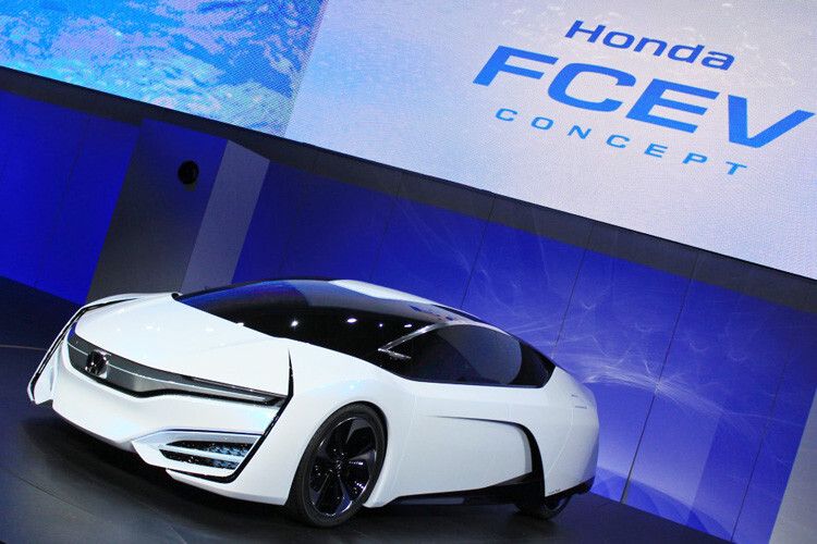 Deutlich futuristischer als der Hyundai Intrado gibt sich Hondas Brennstoffzellen-Studie FCEV. (Foto: sp-x)