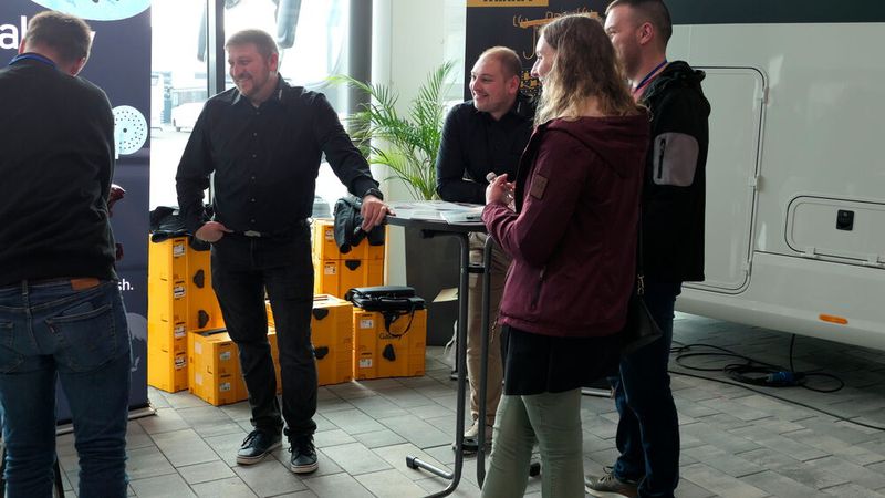 Wenn es um die Bearbeitung von Oberflächen geht, gibt es keinen Weg, der an den Schleifmittelprodukten von Mirka vorbeiführt. (Bild: Wenz - VCG)