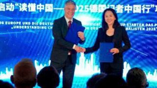 Dr. Gunther Schunk (left), Director Public Relations of Vogel Communications Group and Qiudi Jiang, CMG Europe at the signing of the MOU in Munich.  (Source: VCG)