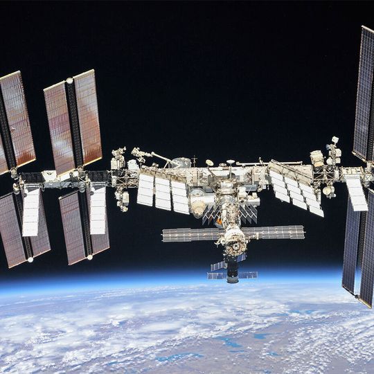 Der HPE-Computer „Spaceborne-2" bietet Rechenzentrumsleistung und KI-Funktionen, um die Anforderungen an die Datenverarbeitung in der Umlaufbahn der International Space Station (ISS) zu erfüllen.   (Bild:  NASA)