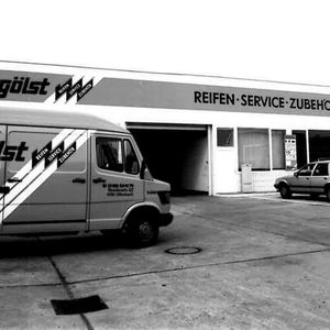 1977 wurde für die mittlerweile 160 Servicestationen der erste gemeinsame Markenauftritt geschaffen. Einheitliches Auftreten unter der Dachmarke „V-Reifen-Service“ mit einem Comic-Hasen als Werbefigur sollte das Unternehmen als Reifenservicekette weiter bekannt machen. (Bild: Vergölst)