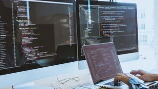 Damit DevSecOps funktioniert, müssen auch bei der SAP-Systementwicklung wichtige Sicherheitsüberlegungen bereits in einer frühen Projektphase erfolgen. (Bild: Akira Kaelyn - stock.adobe.com)