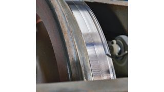 Der Radsatz ist eines der am stärksten belasteten Bauteile von Zügen – bei deren Reprofilierung jedesmal entsprechend viel Metallspäne anfallen. (Mayfran)