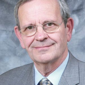 Rolf-Dieter Schreiter ist Ende November 2008 aus Altersgründen aus dem Unternehmen ausgeschieden, wird dem Unternehmen jedoch weiterhin beratend zur Seite stehen. Er soll zukünftig interne wie externe Schulungen zur chemischen Laboranalytik und zu Vertriebsthemen durchführen. 