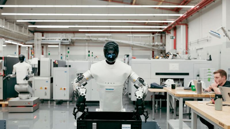 Rollender Humanoid bei Siemens: Im Praxistest bewegte der Roboter 60 Behälter pro Stunde aufs Förderband.(Bild:  Siemens)